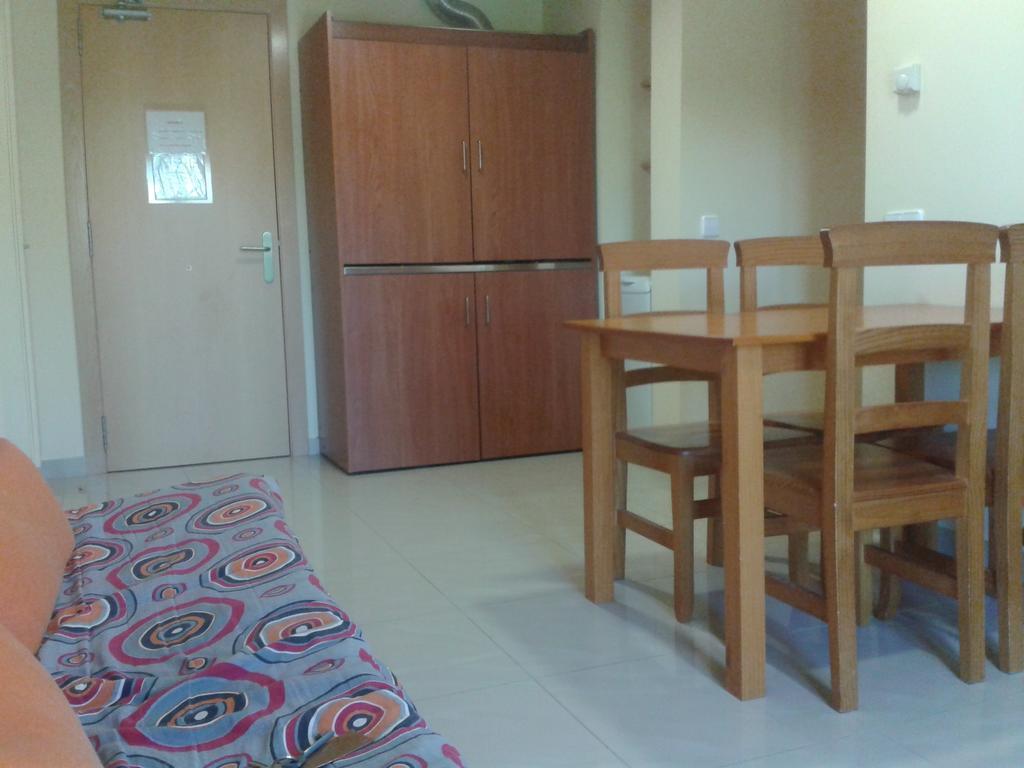 Apartamentos Fonda Finet Sant Feliu De Pallerols Ruang foto