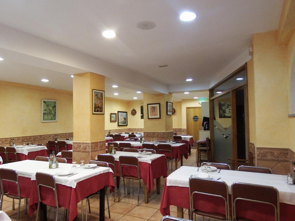 Apartamentos Fonda Finet Sant Feliu De Pallerols Bagian luar foto
