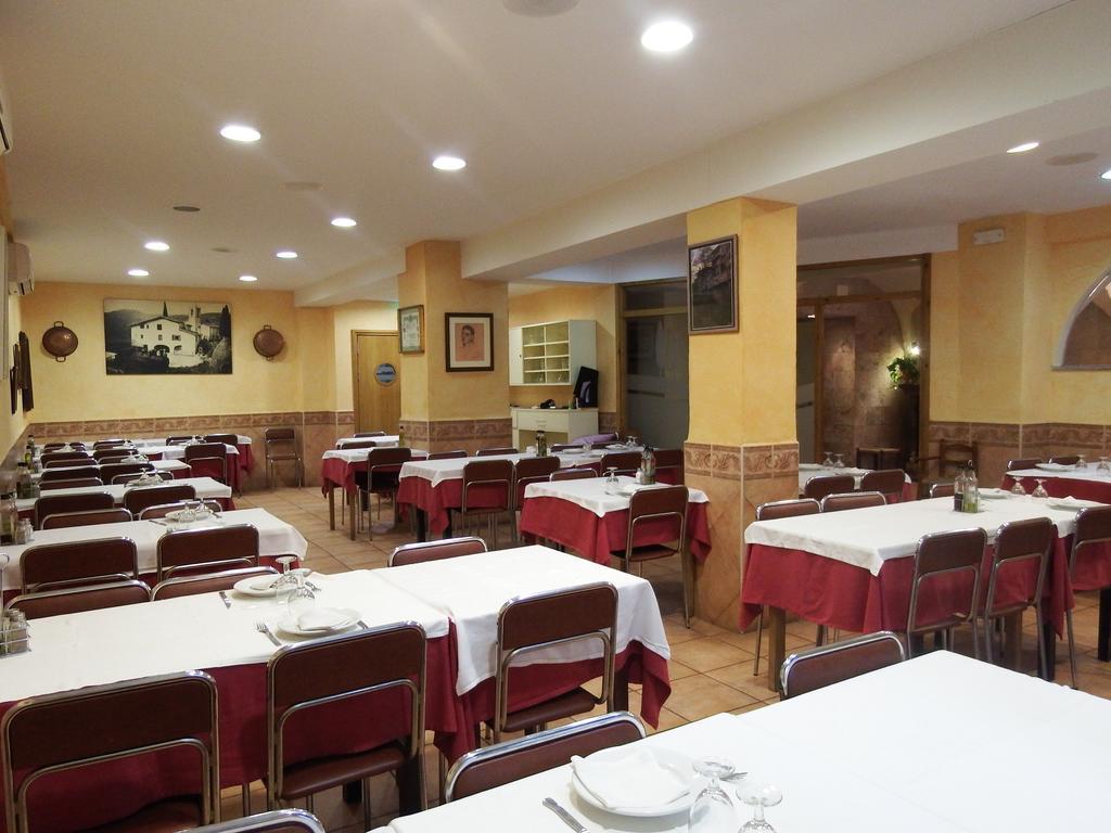 Apartamentos Fonda Finet Sant Feliu De Pallerols Bagian luar foto
