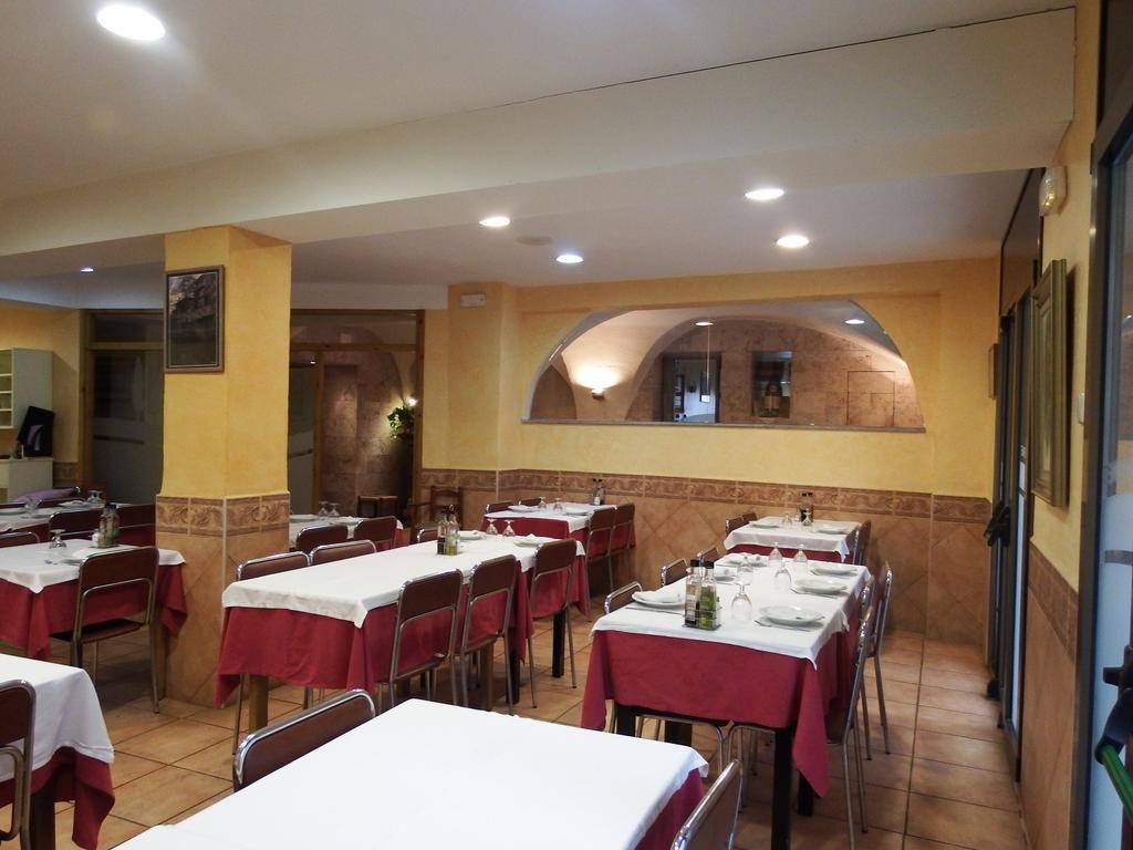 Apartamentos Fonda Finet Sant Feliu De Pallerols Bagian luar foto