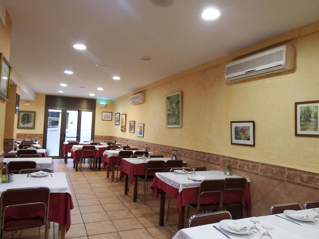 Apartamentos Fonda Finet Sant Feliu De Pallerols Bagian luar foto