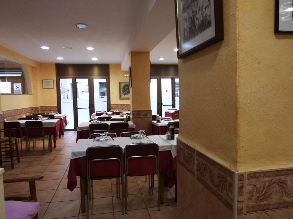 Apartamentos Fonda Finet Sant Feliu De Pallerols Bagian luar foto