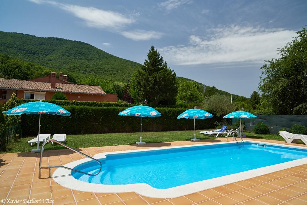 Apartamentos Fonda Finet Sant Feliu De Pallerols Bagian luar foto