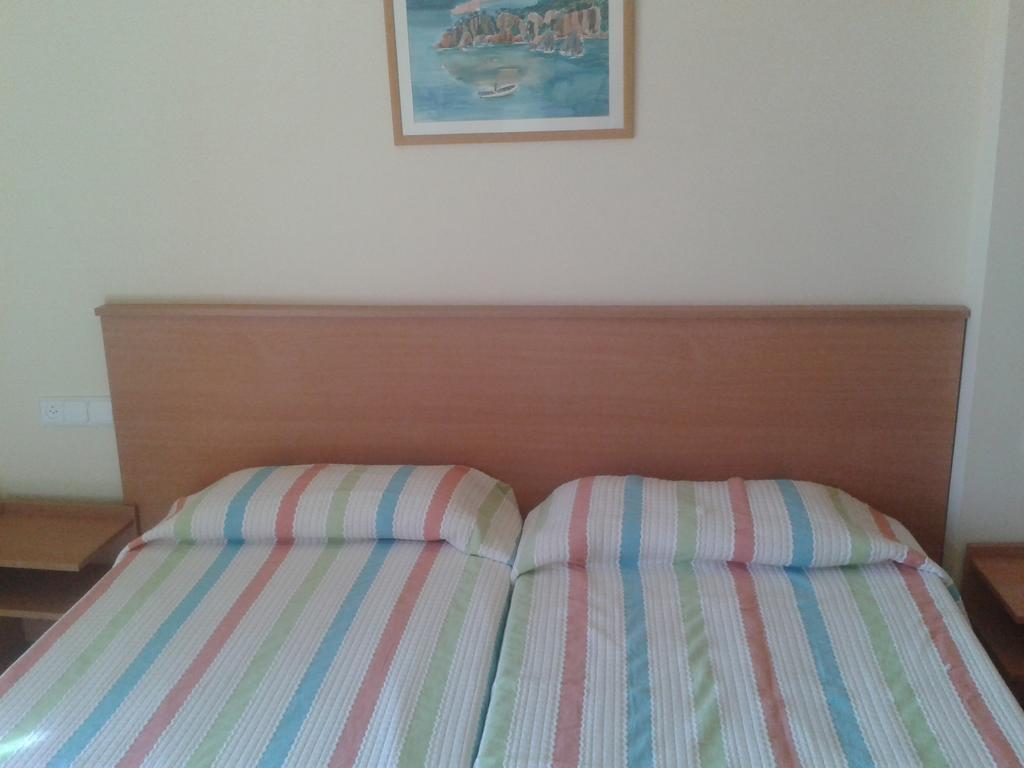 Apartamentos Fonda Finet Sant Feliu De Pallerols Ruang foto